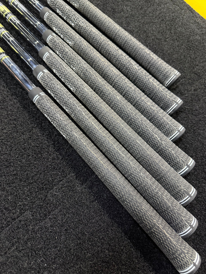 Demo Mizuno S3 Iron DG S300 Set With Steel Shaft 4-PW