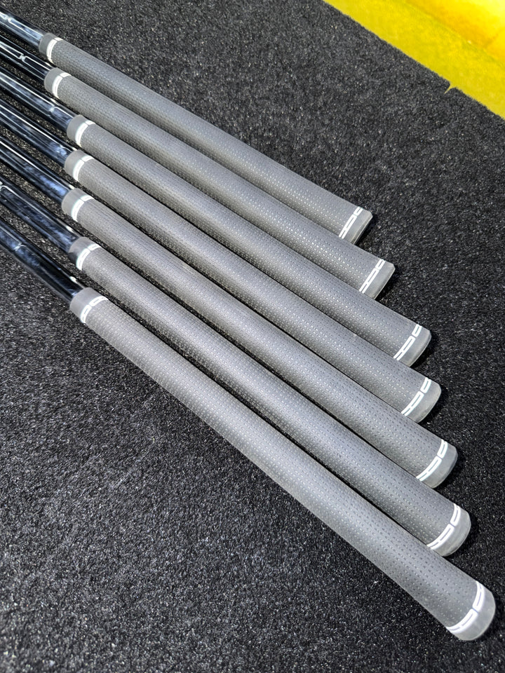 DemoTitleist T-350 iron set RH Stiff 5i-Pw,48’