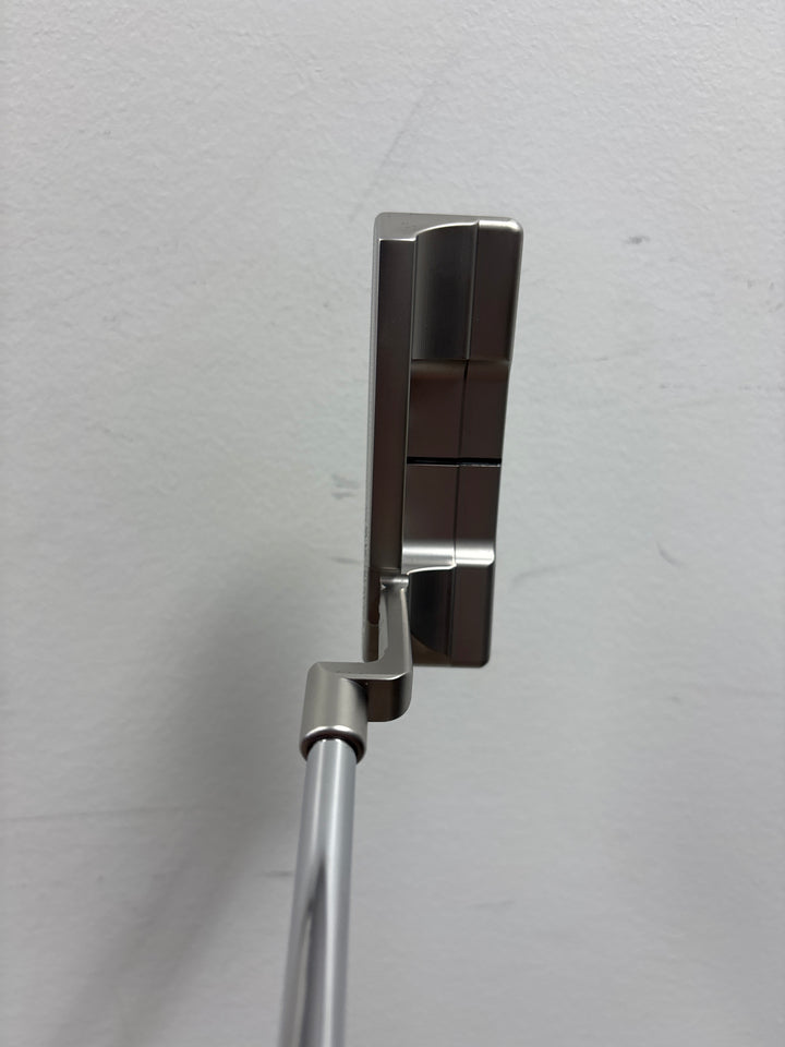 DEMO Scotty Cameron Super Select Newport 2+ - Right Hand - 35”- w/Headcover