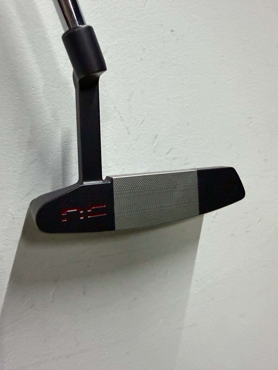 Demo Never Compromise Reserve 1 Putter - LH 33.5”