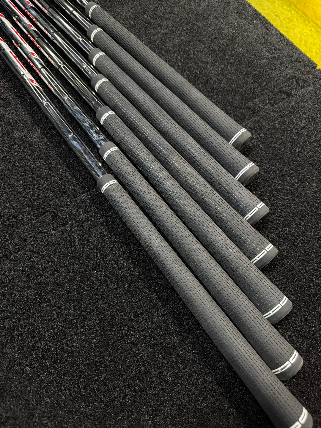 DemoTitleist T-350 iron set RH Stiff 4i-Pw