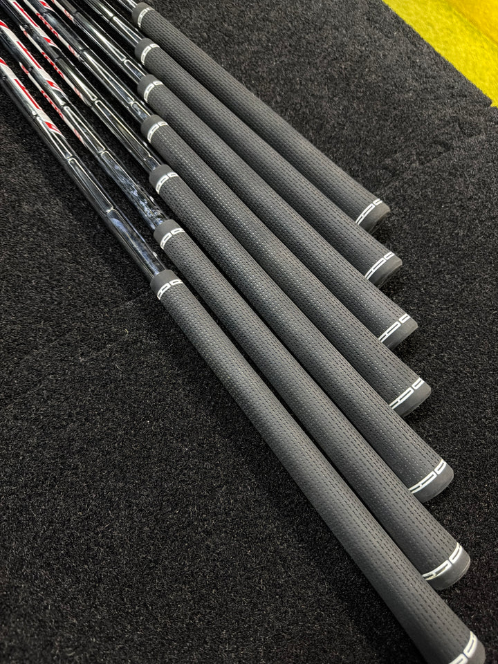 DemoTitleist T-350 iron set RH Stiff 4i-Pw