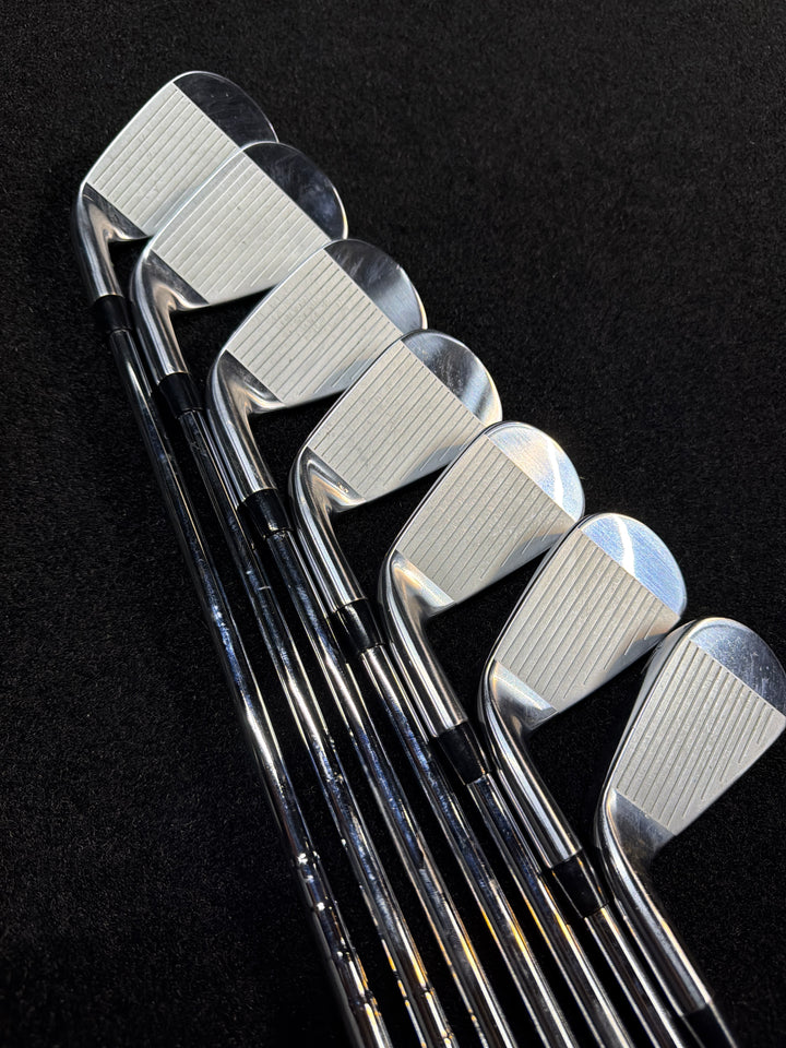 DemoTitleist T-350 iron set RH Stiff 4i-Pw