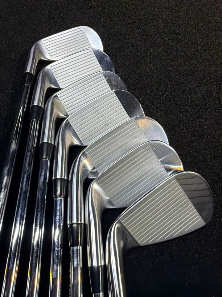 DemoTitleist T-350 iron set RH Stiff 5i-Pw,48’