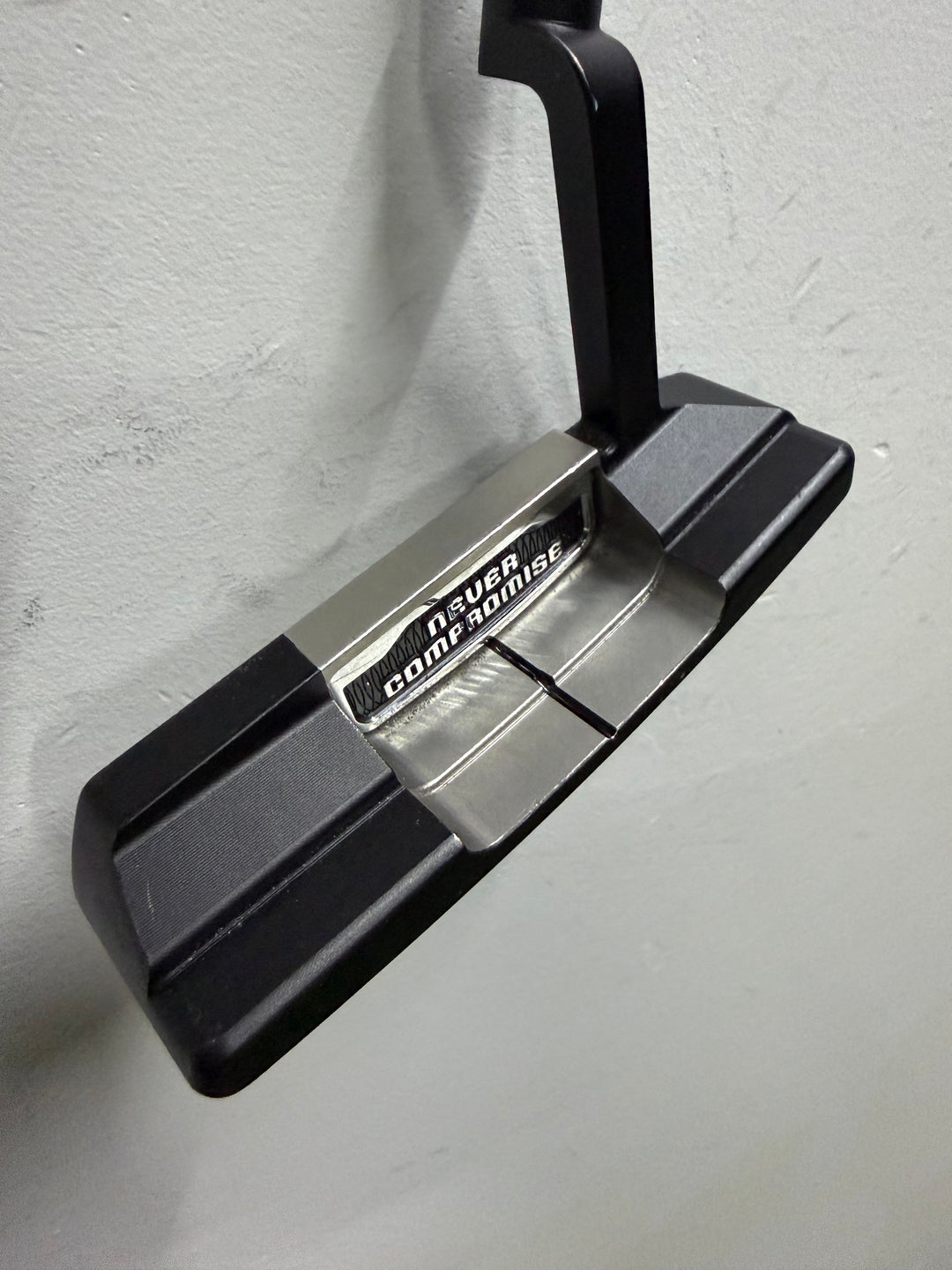 Demo Never Compromise Reserve 1 Putter - LH 33.5”
