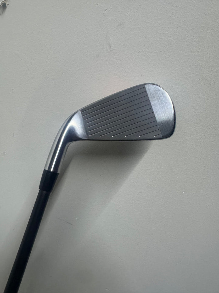 Demo Titleist U505 Utility Iron- Right Hand- 2-Graphite Design AD-IZ-95S
