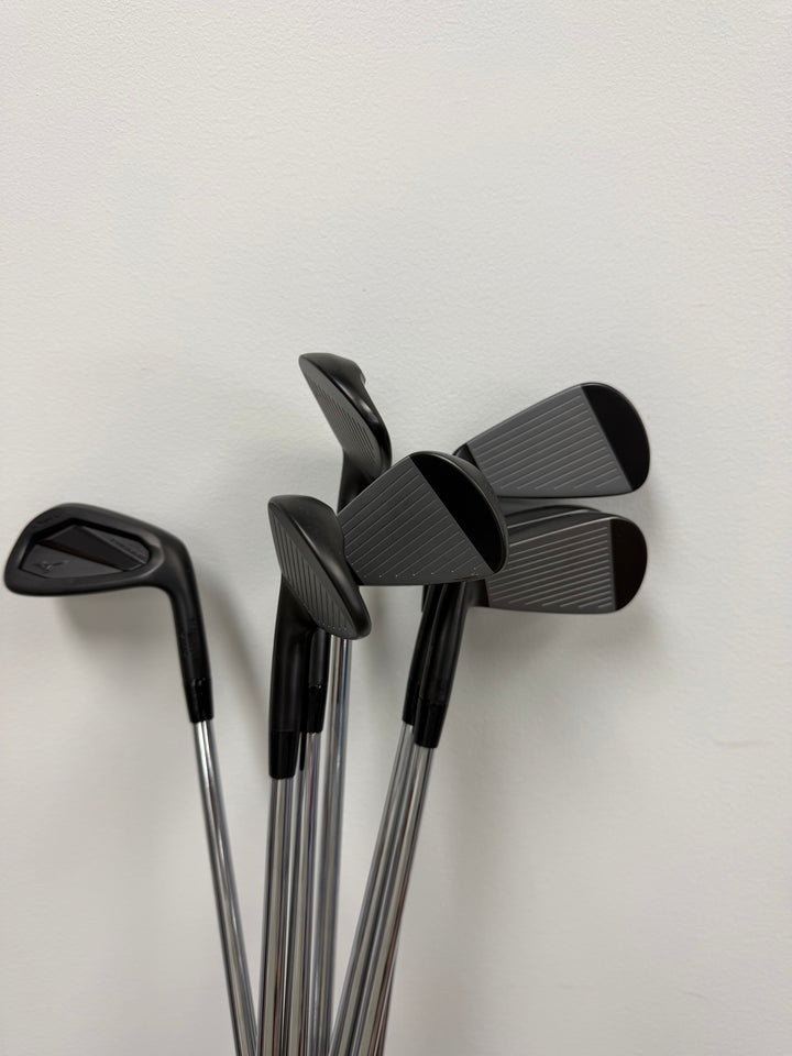 Demo Mizuno JPX925 Black Forged Iron Set- Right Hand- 5i-Gw Project X 6.5