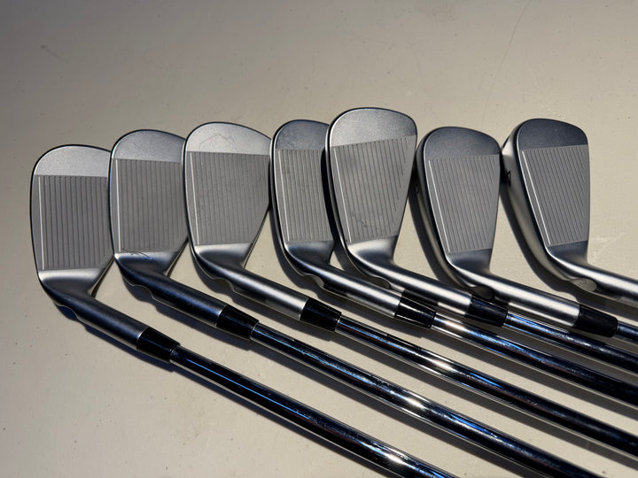 PING i230 Irons 4i-PW Dynamic Gold 105 S300 Right Hand - Store Display Demo