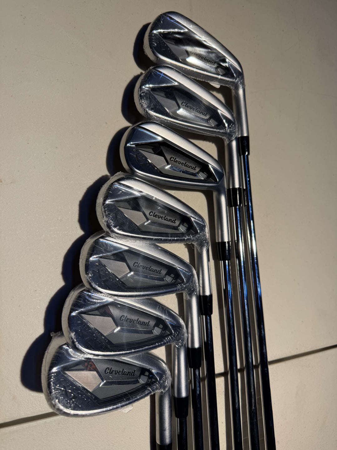 Cleveland Zipcore XL Irons 5i-GW KBS Tour Lite Regular Right Hand - Store Display Demo