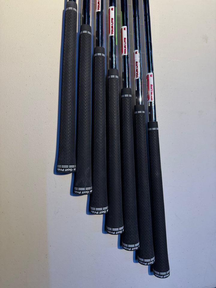 Srixon ZX4 Irons 4i-PW KBS Tour Lite Regular Left Hand - Store Display Demo
