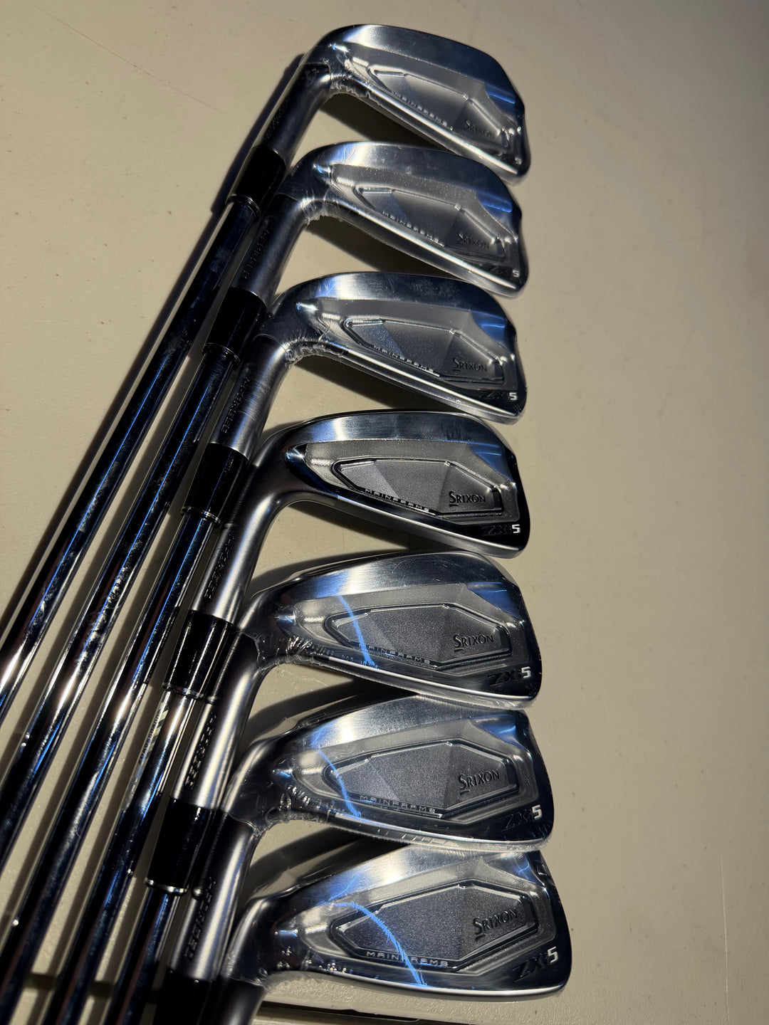 Srixon ZXi5 Irons 4i-PW Dynamic Gold Mid 115 S300 Left Hand - Store Display Demo
