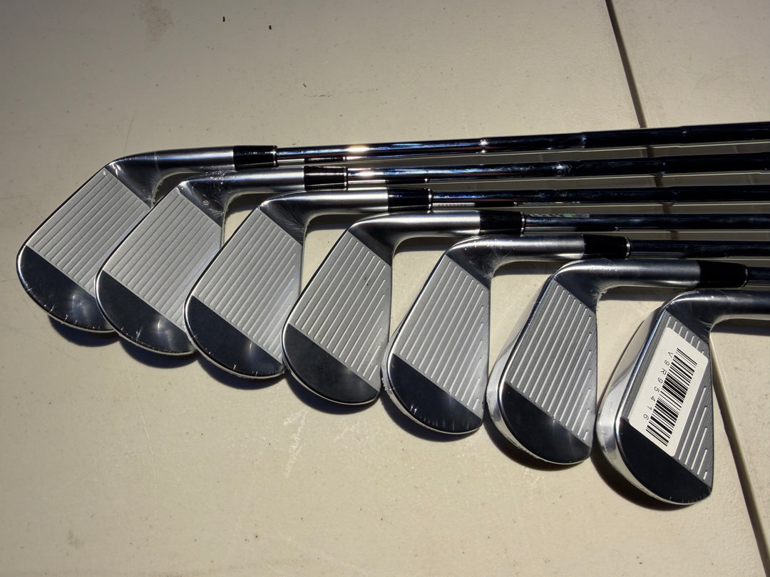 Srixon ZXi5 Irons 4i-PW Dynamic Gold Mid 115 S300 Left Hand - Store Display Demo