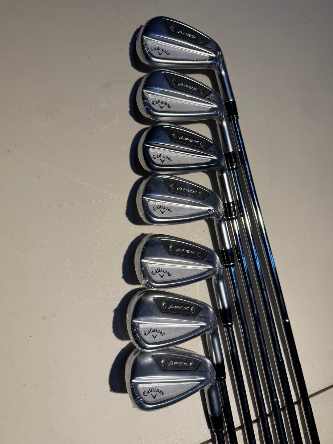 Callaway Apex Ai300 Irons 5i-AW Dynamic Gold Mid 90 R300 Right Hand - Store Display Demo