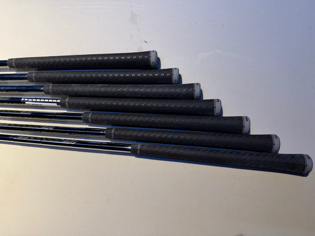 Callaway Apex Ai300 Irons 5i-AW Dynamic Gold Mid 90 R300 Right Hand - Store Display Demo