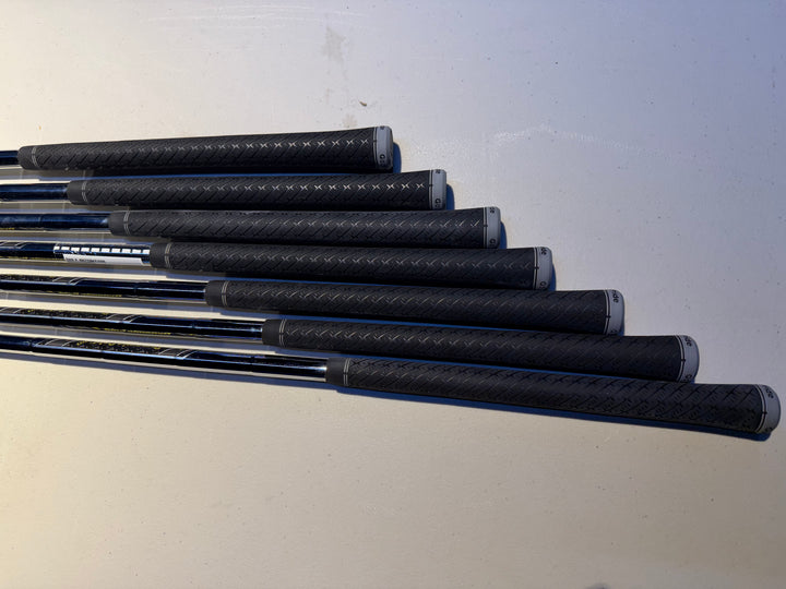 Callaway Apex Ai300 Irons 5i-AW Dynamic Gold Mid 90 R300 Right Hand - Store Display Demo