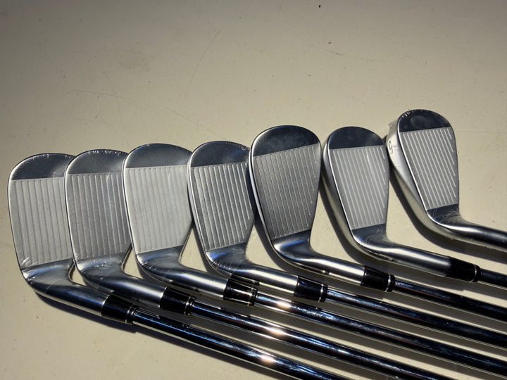 Callaway Apex Ai300 Irons 5i-AW Dynamic Gold Mid 90 R300 Right Hand - Store Display Demo