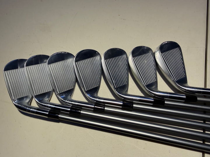 Callaway Quantum Max OS Irons 5i-AW Project X Denali Silver 60 5.5 Right Hand - Store Display Demo
