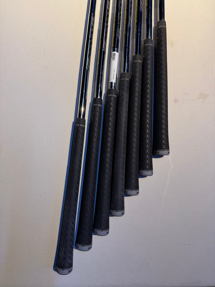 Callaway Apex Ai200 Irons 4i-PW Dynamic Gold Mid 100 S300 Right Hand - Store Display Demo