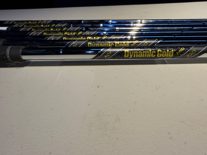 Callaway Apex Ai200 Irons 4i-PW Dynamic Gold Mid 100 S300 Right Hand - Store Display Demo